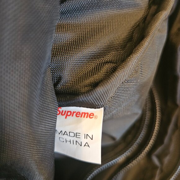 Supreme shoulder/crossbody bag, unisex, authentic from 2019! Like new! - Picture 7 of 8